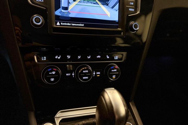 Sort VW Passat fra 2016