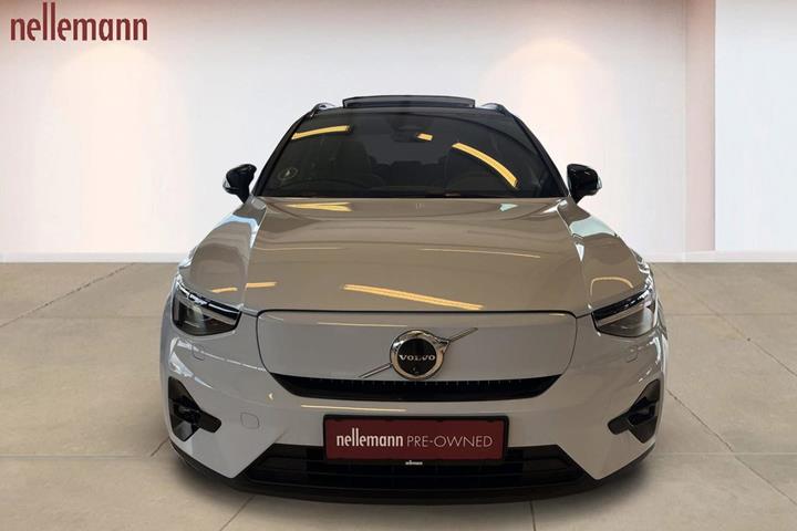 Blå Volvo EX40 fra 2025