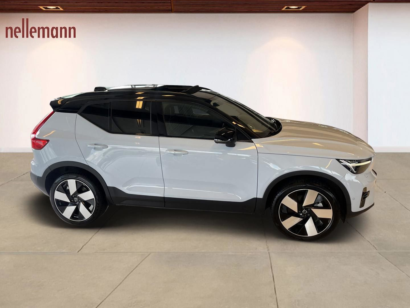 Blå Volvo EX40 fra 2025