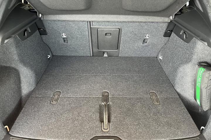 Blå Volvo EX40 fra 2025
