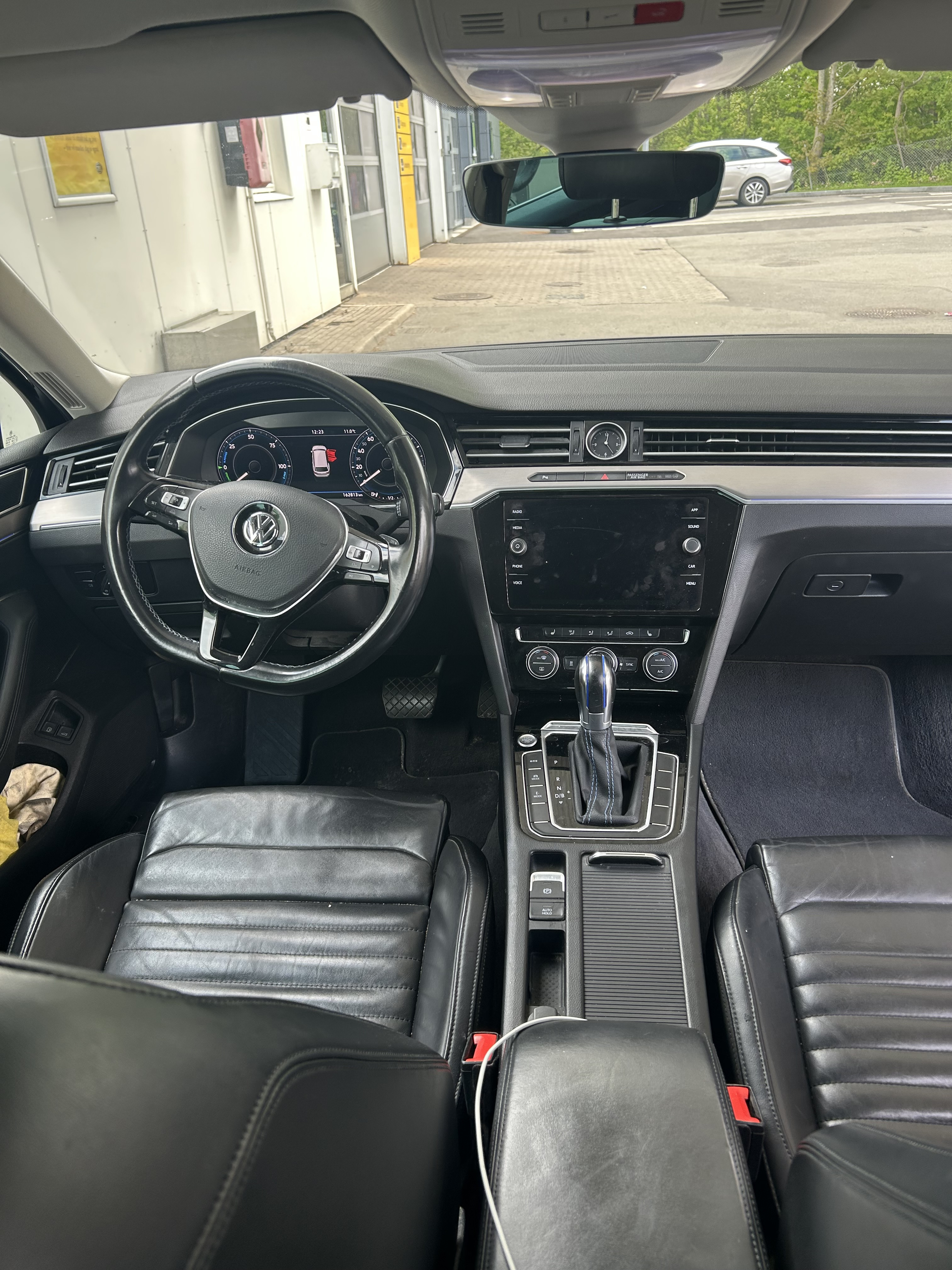 Grå VW Passat fra 2018
