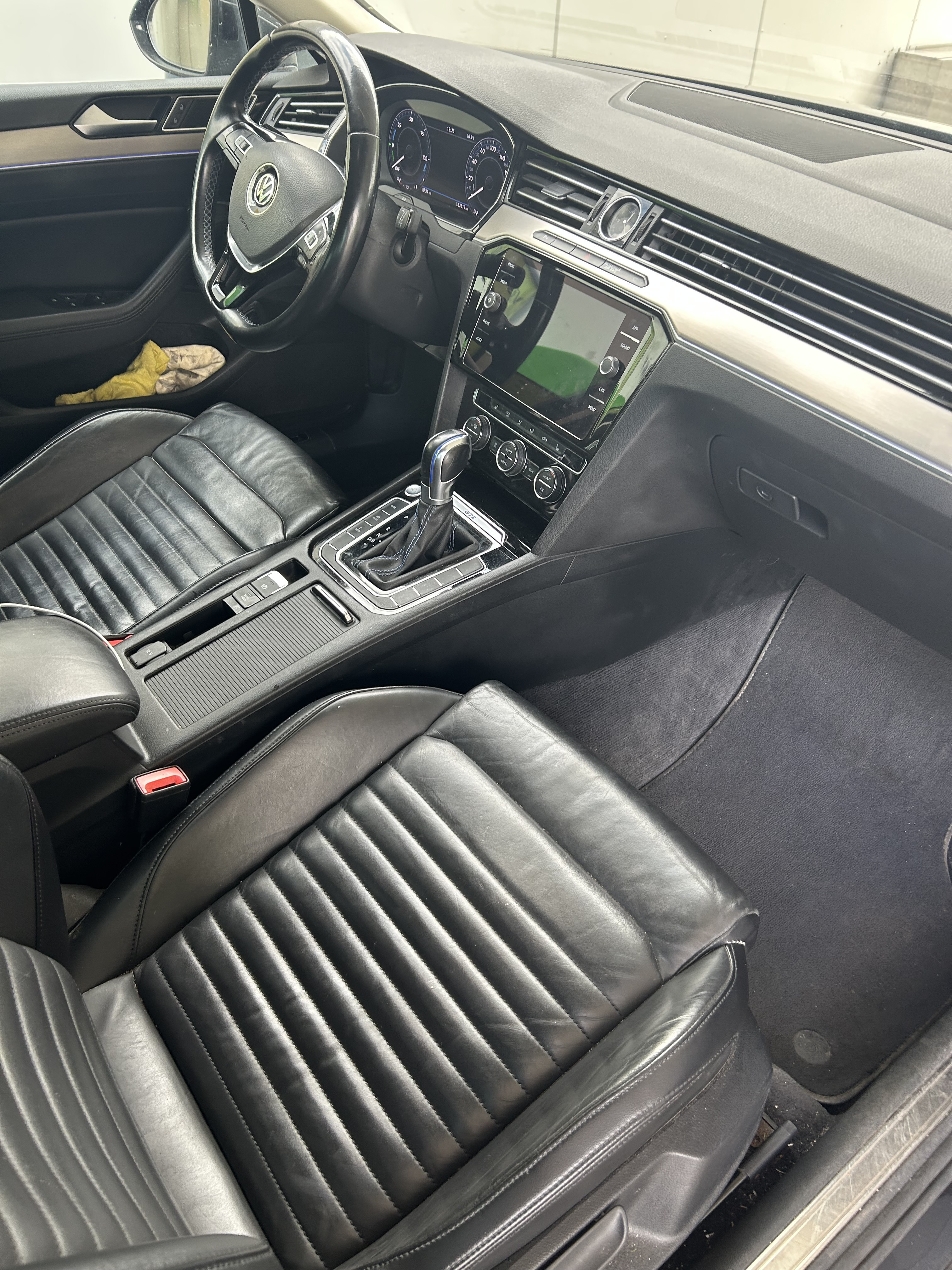 Grå VW Passat fra 2018