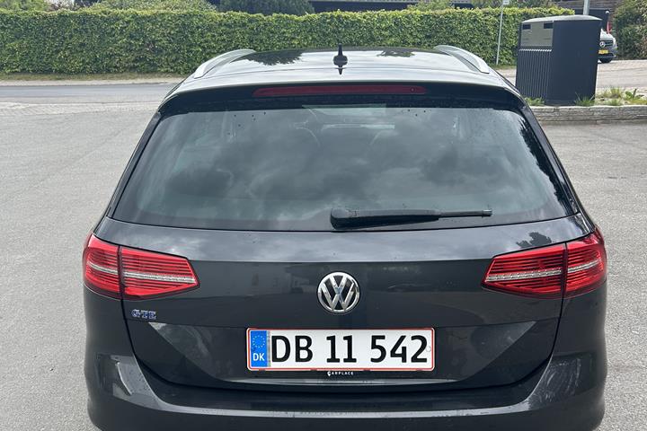 Grå VW Passat fra 2018
