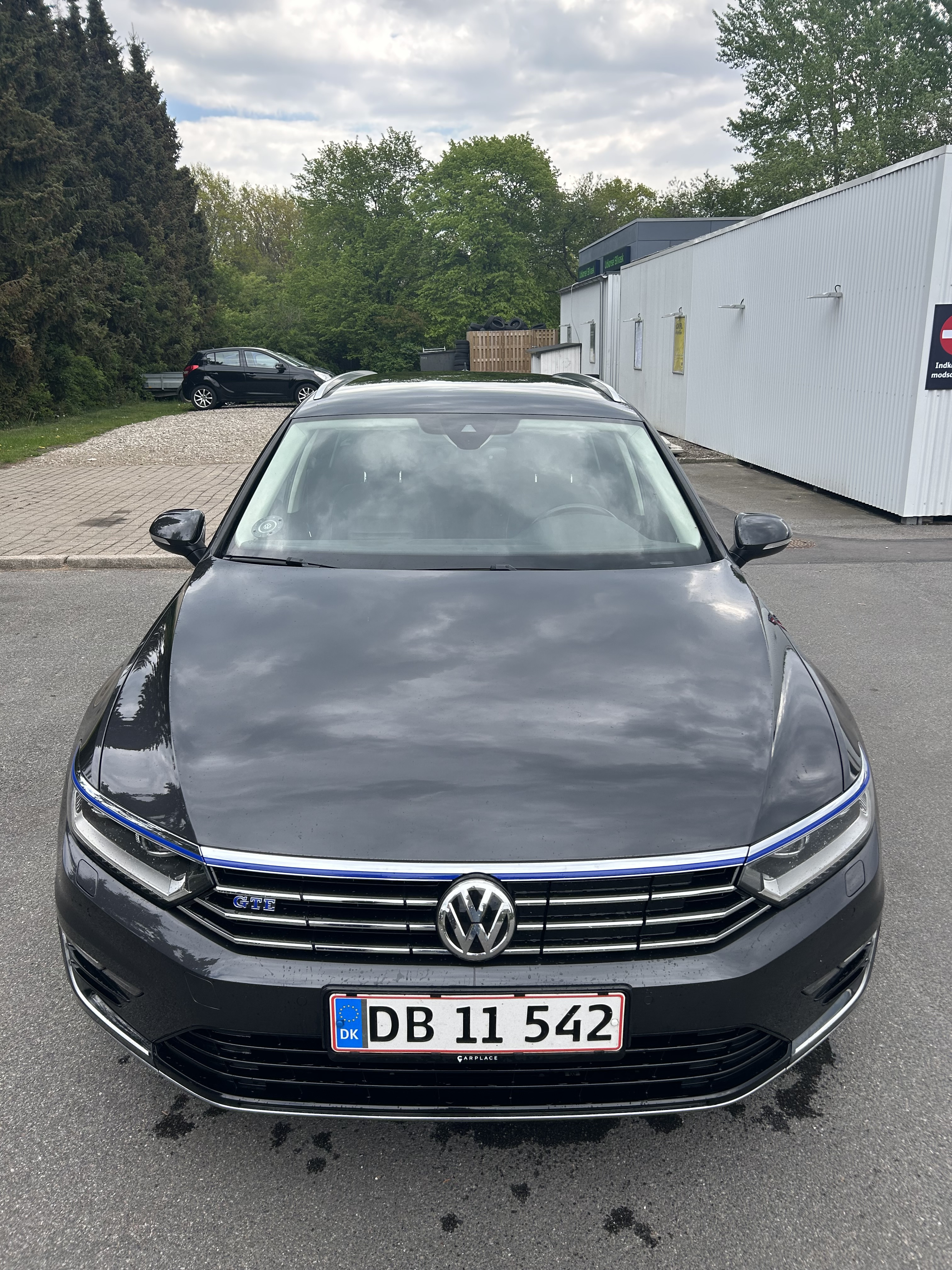 Grå VW Passat fra 2018