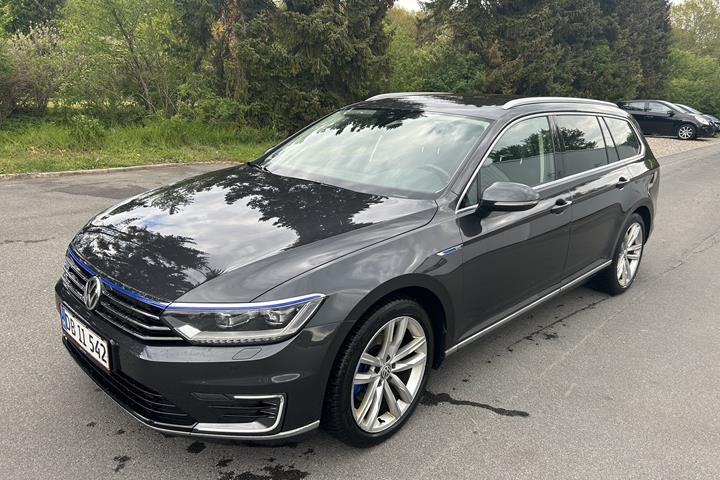 Grå VW Passat fra 2018