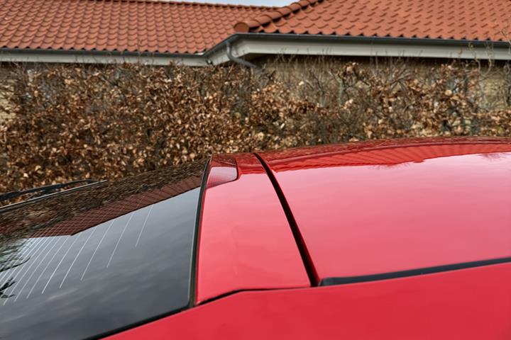 Rød Toyota Celica fra 2000