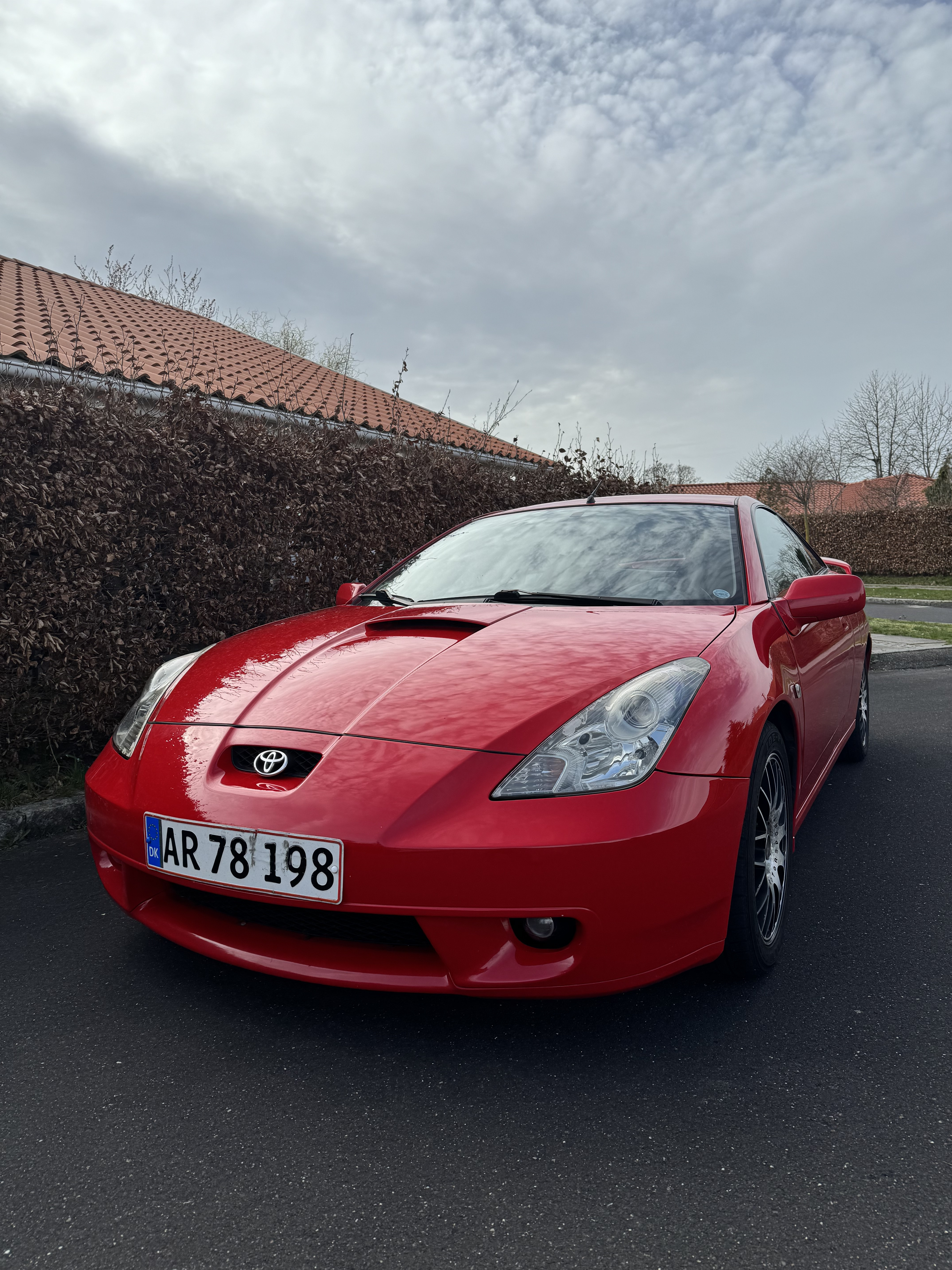 Rød Toyota Celica fra 2000