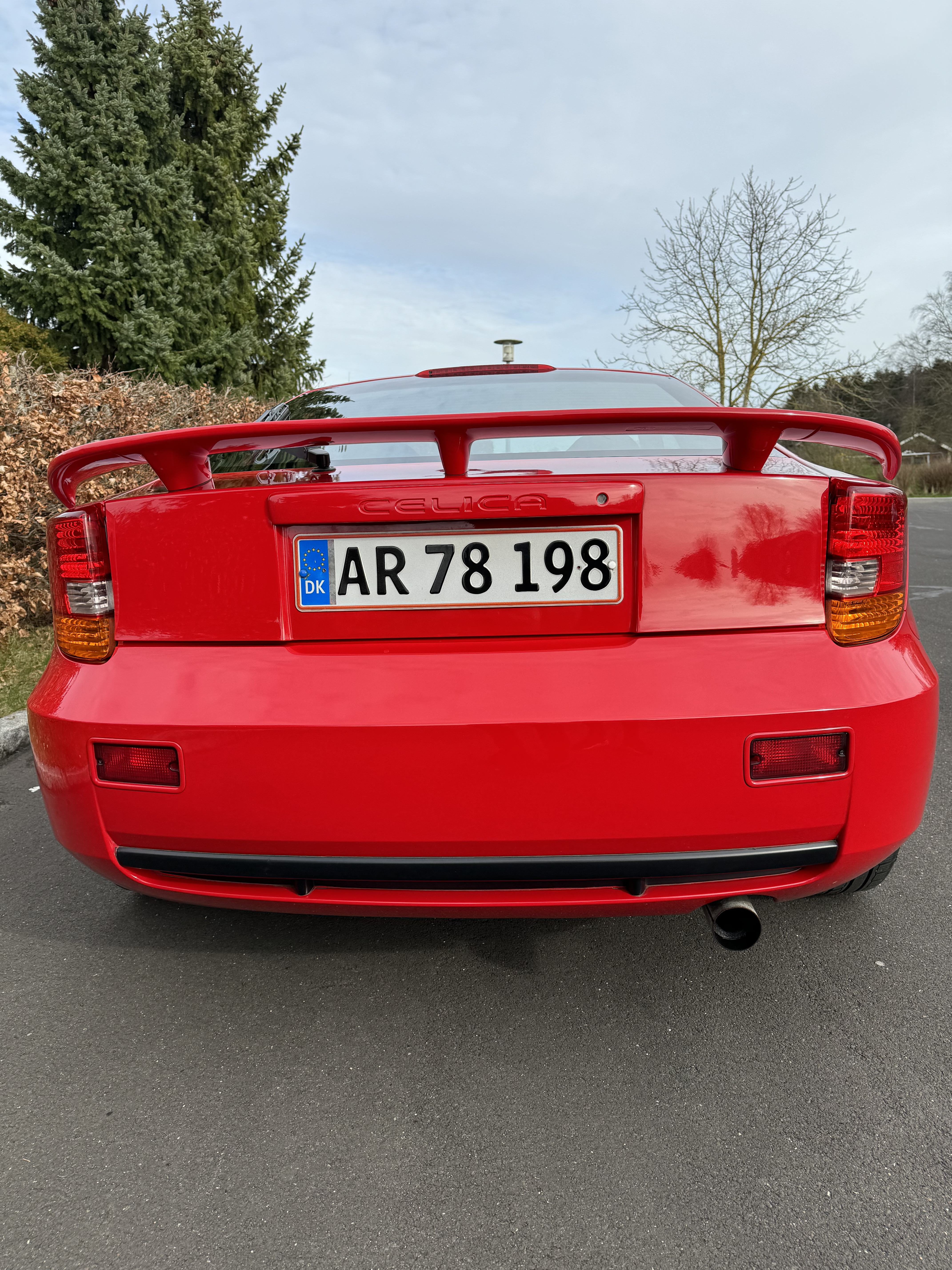 Rød Toyota Celica fra 2000