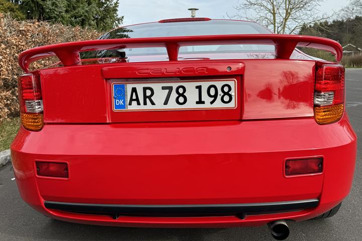 Rød Toyota Celica fra 2000