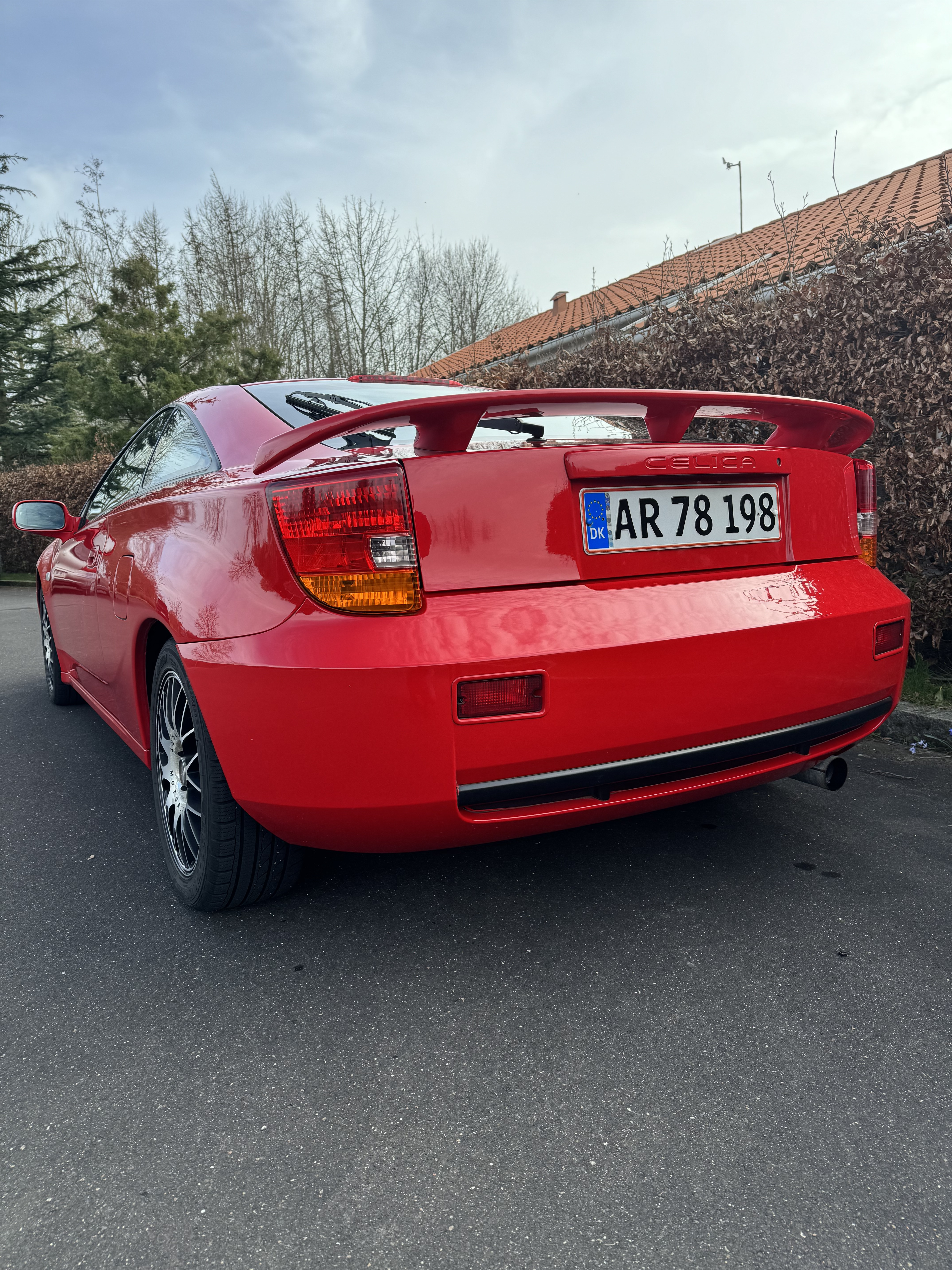 Rød Toyota Celica fra 2000