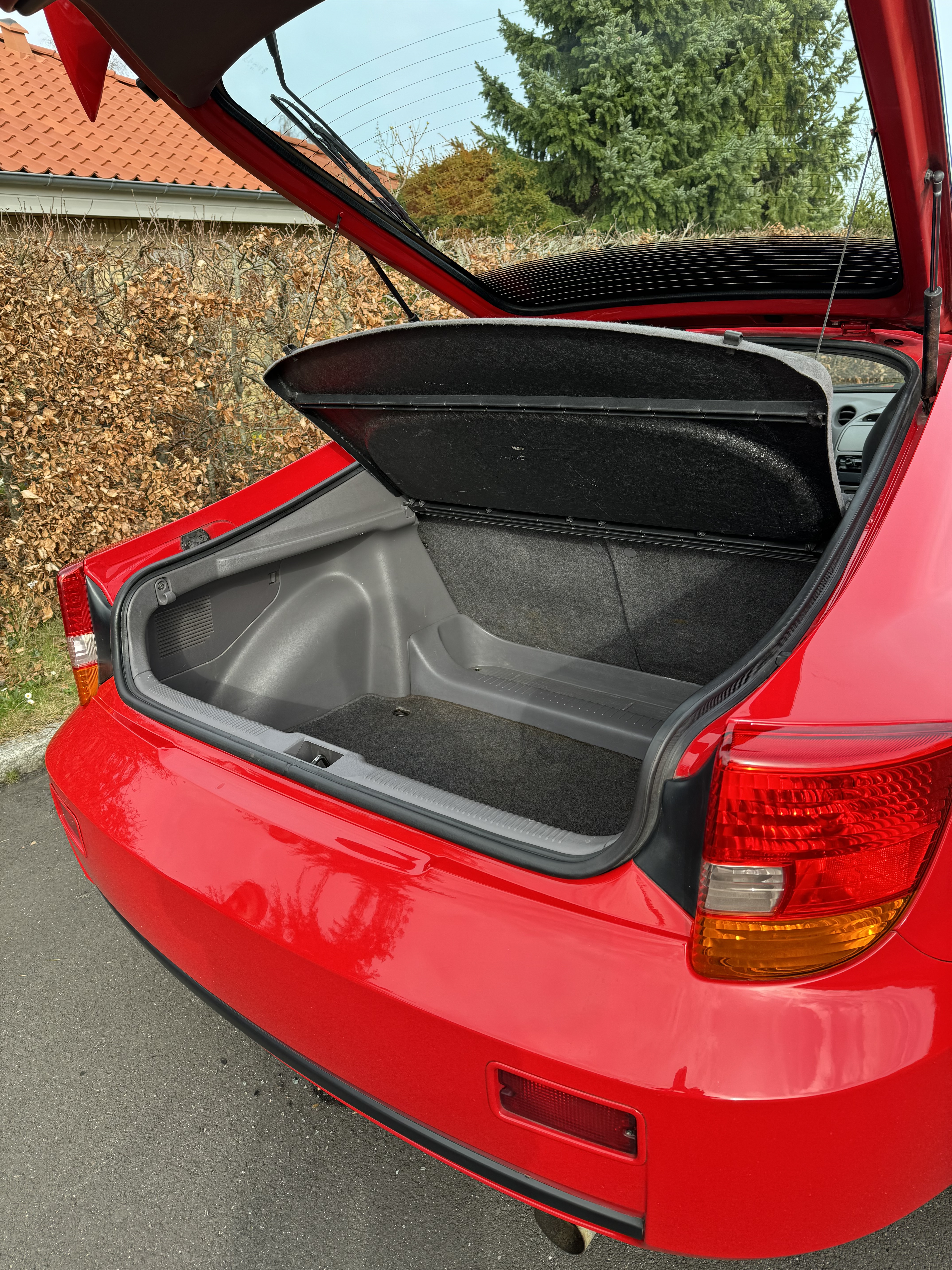 Rød Toyota Celica fra 2000