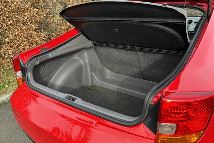 Rød Toyota Celica fra 2000