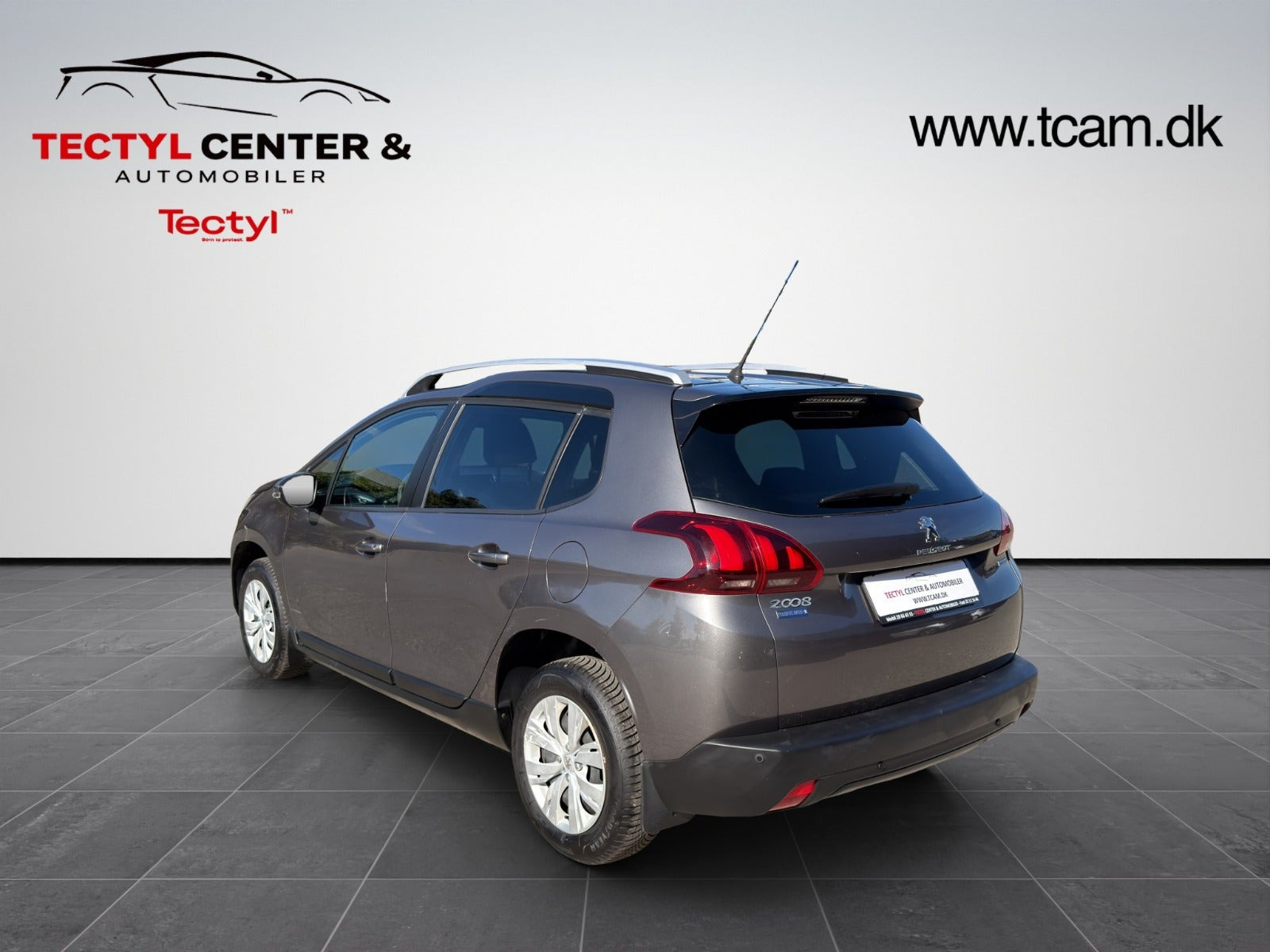 Grå Peugeot 2008 fra 2017