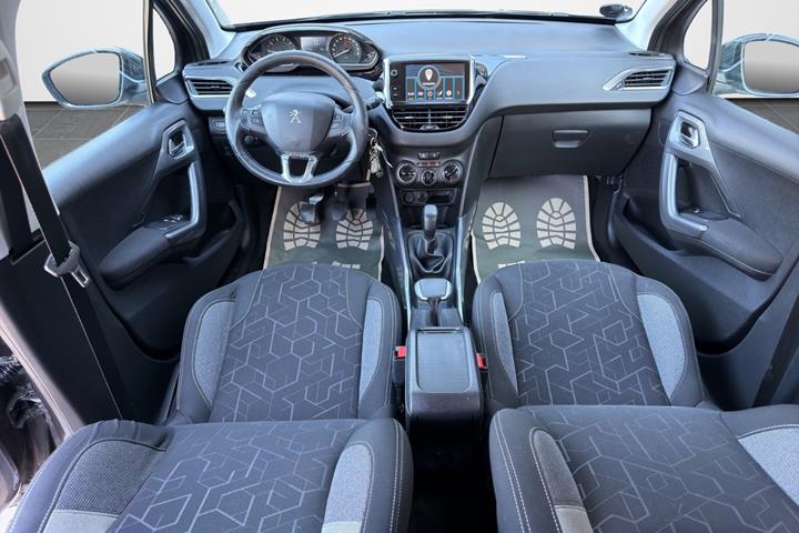 Grå Peugeot 2008 fra 2017