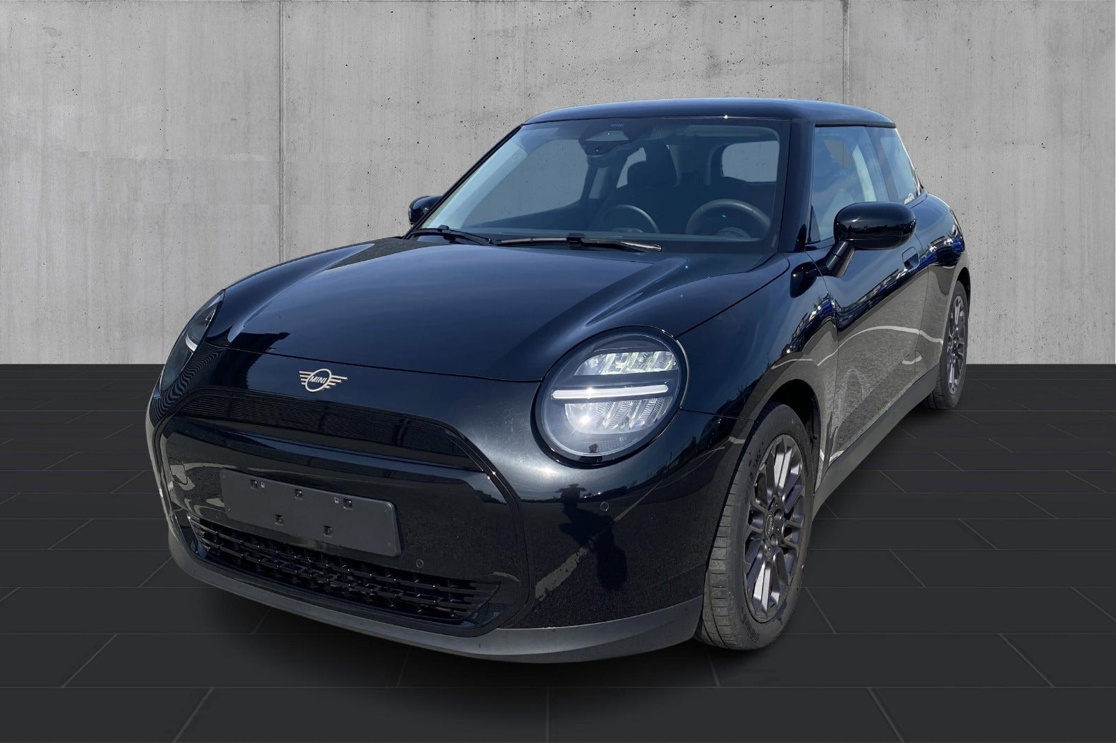 Sort Mini Cooper E fra 2025