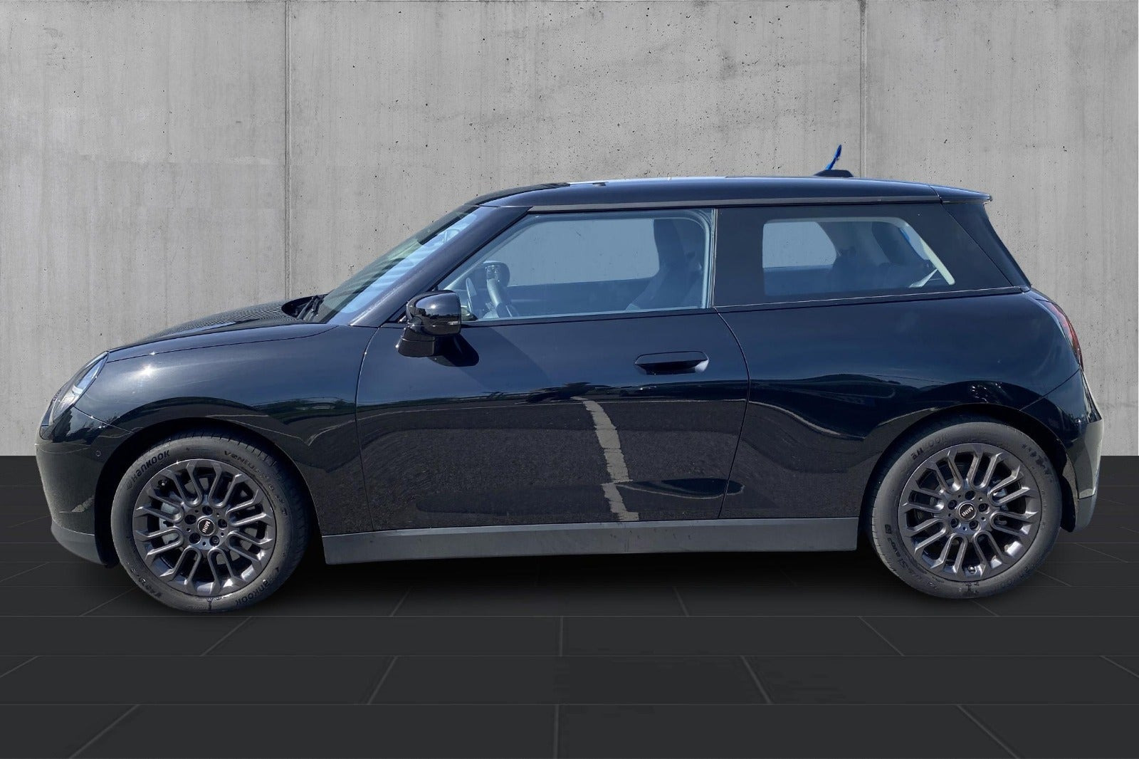 Sort Mini Cooper E fra 2025
