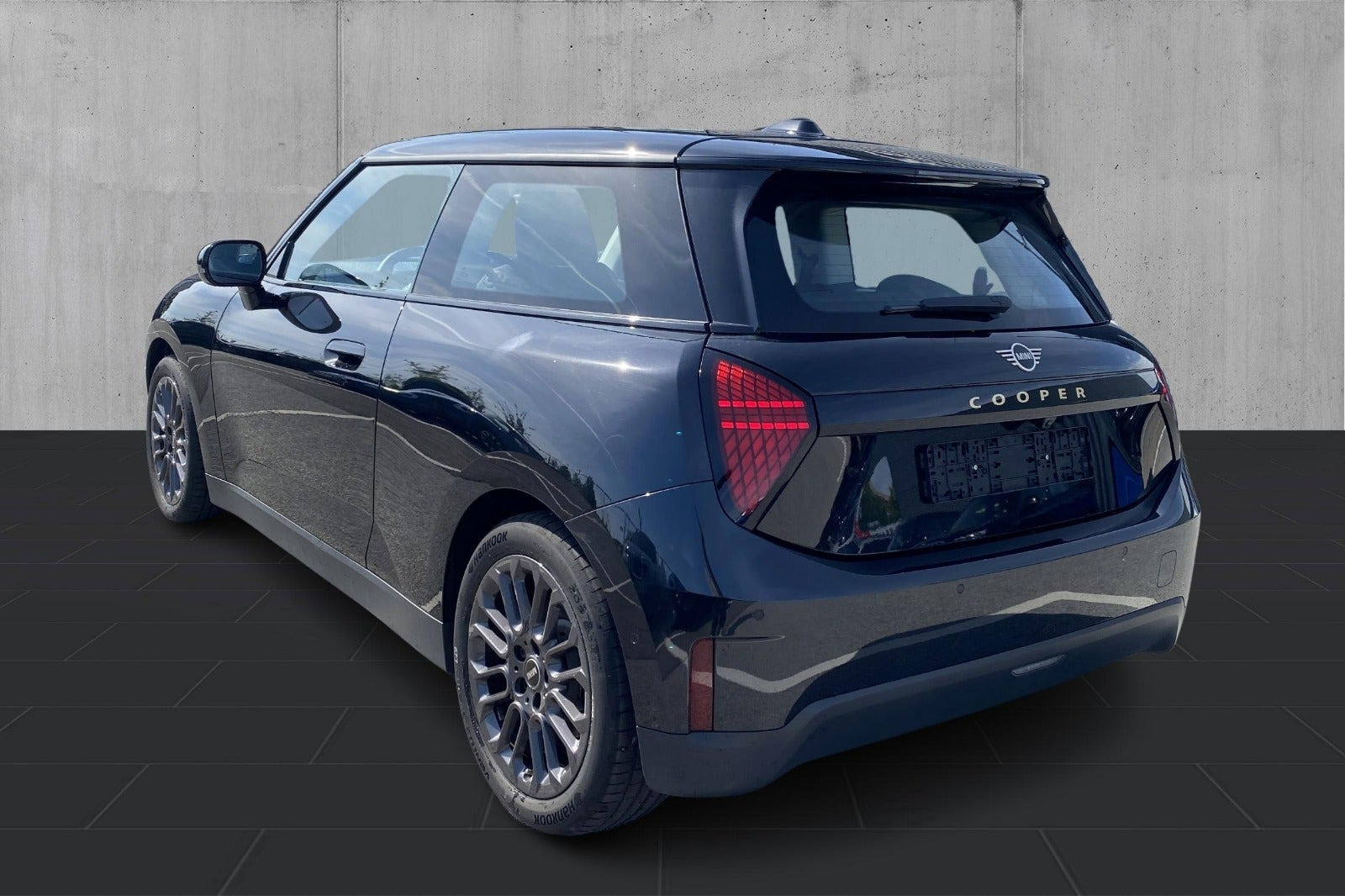Sort Mini Cooper E fra 2025