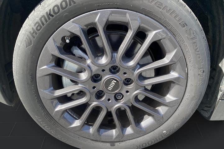 Sort Mini Cooper E fra 2025