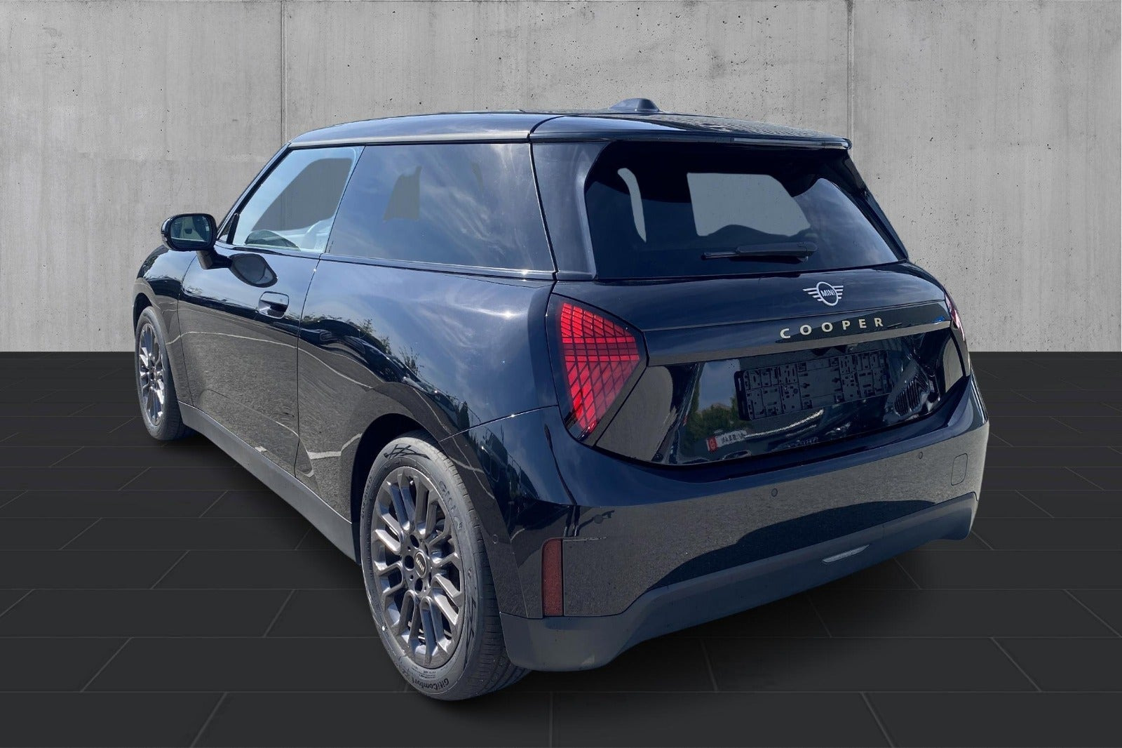 Sort Mini Cooper E fra 2025