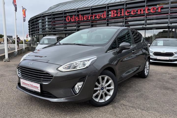 Grå Ford Fiesta fra 2018 set udefra
