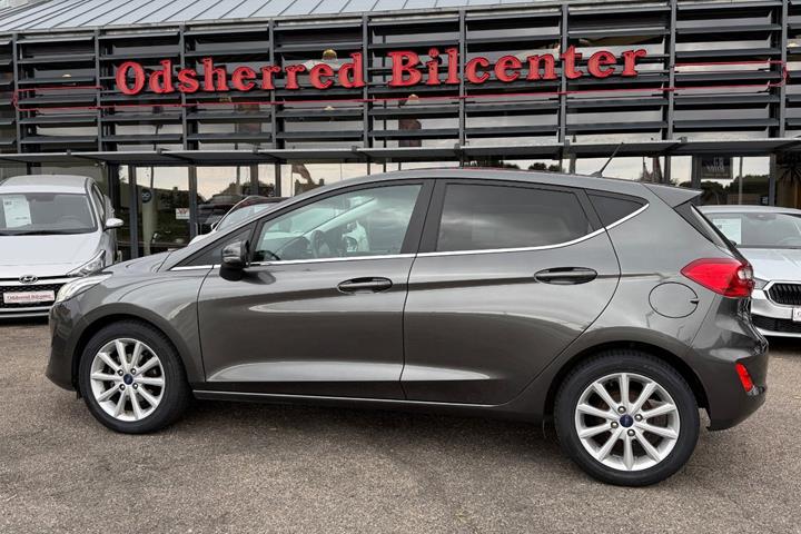 Grå Ford Fiesta fra 2018