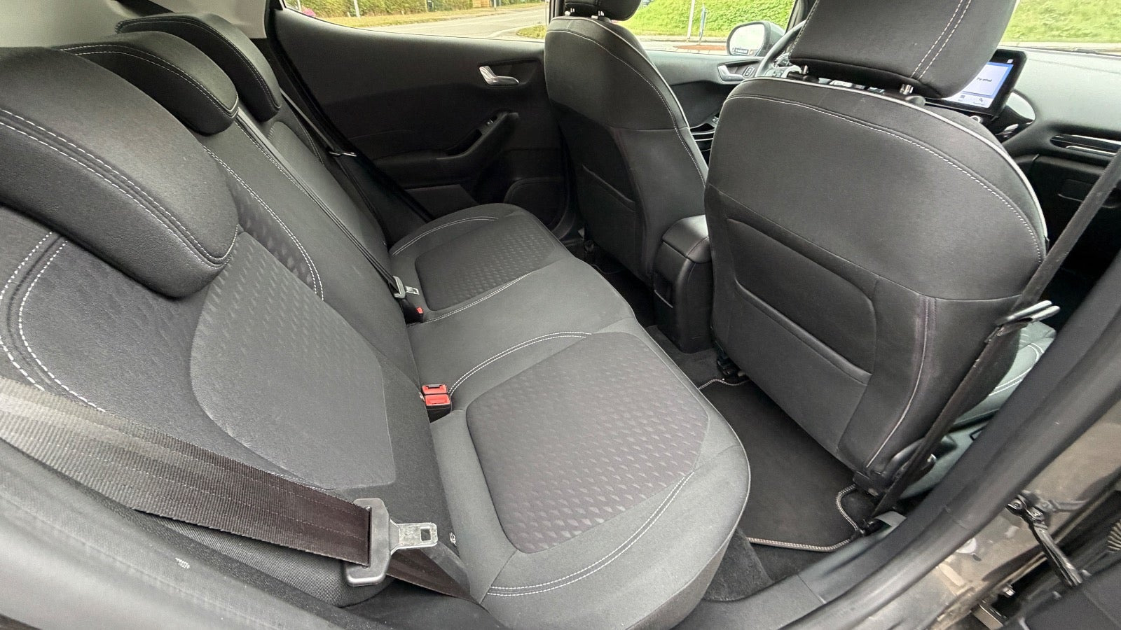 Grå Ford Fiesta fra 2018