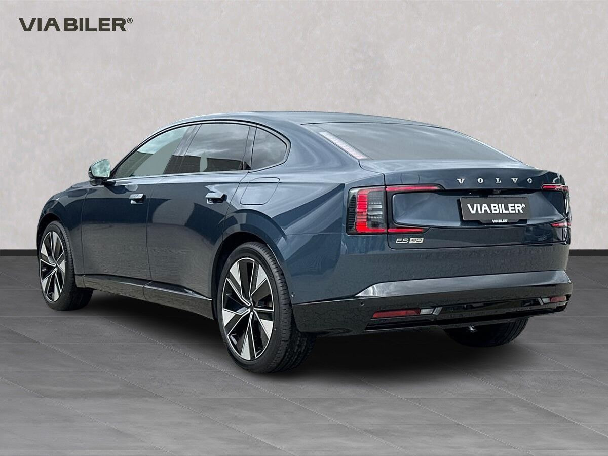 Blå Volvo ES90 fra 2026