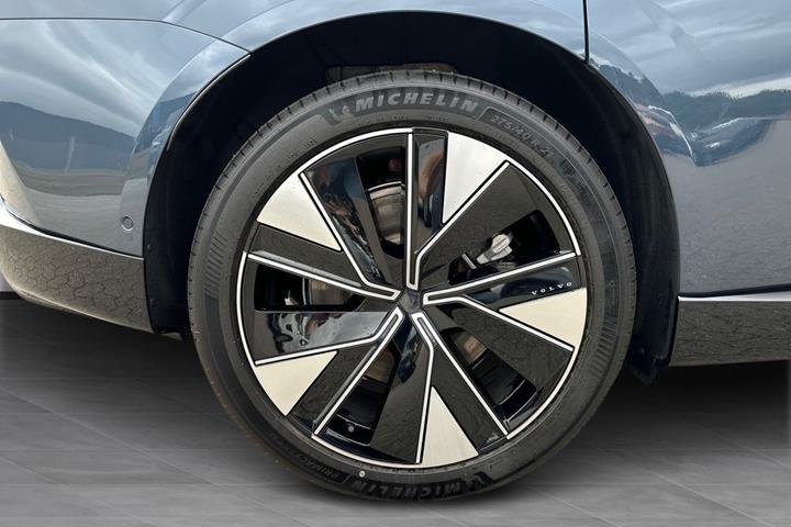 Blå Volvo ES90 fra 2026