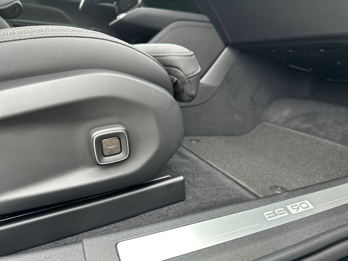 Blå Volvo ES90 fra 2026