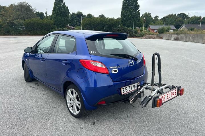 Blå Mazda 2 fra 2008
