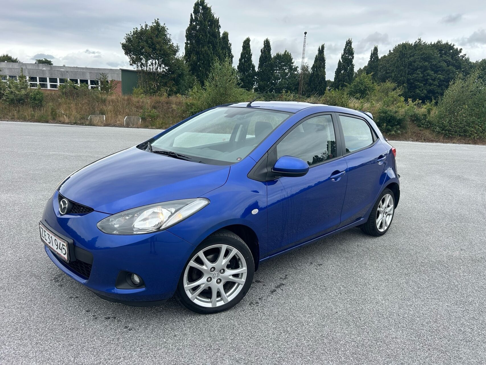 Blå Mazda 2 fra 2008