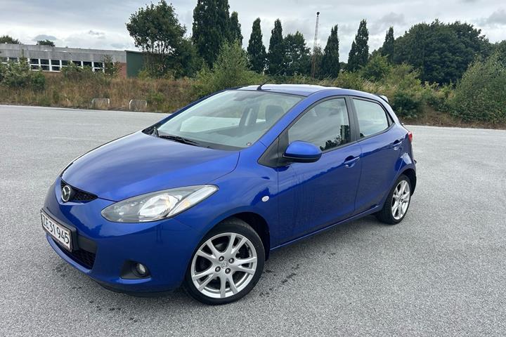 Blå Mazda 2 fra 2008