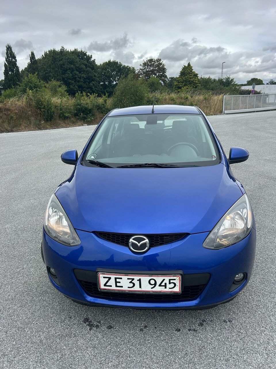 Blå Mazda 2 fra 2008