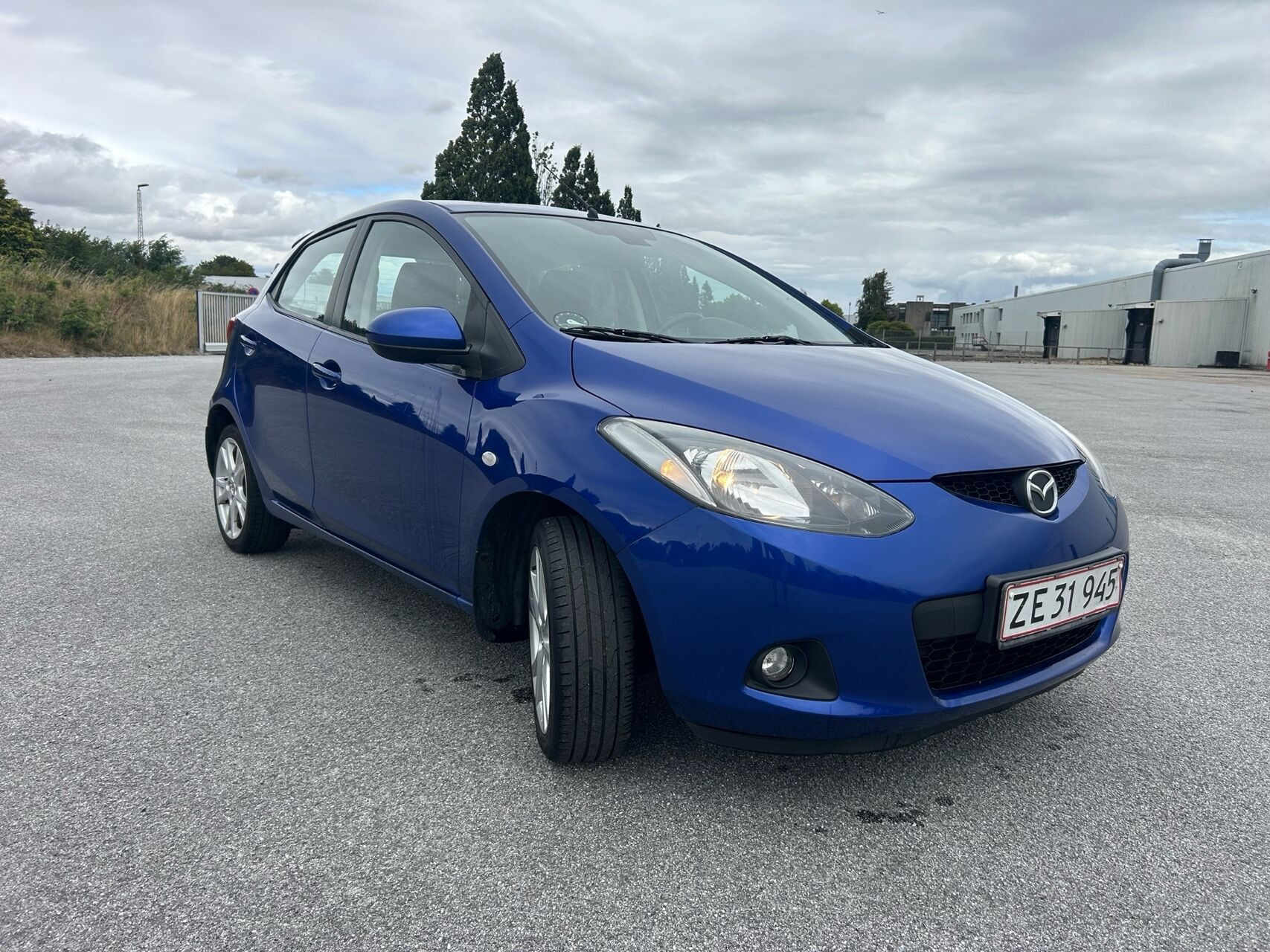Blå Mazda 2 fra 2008