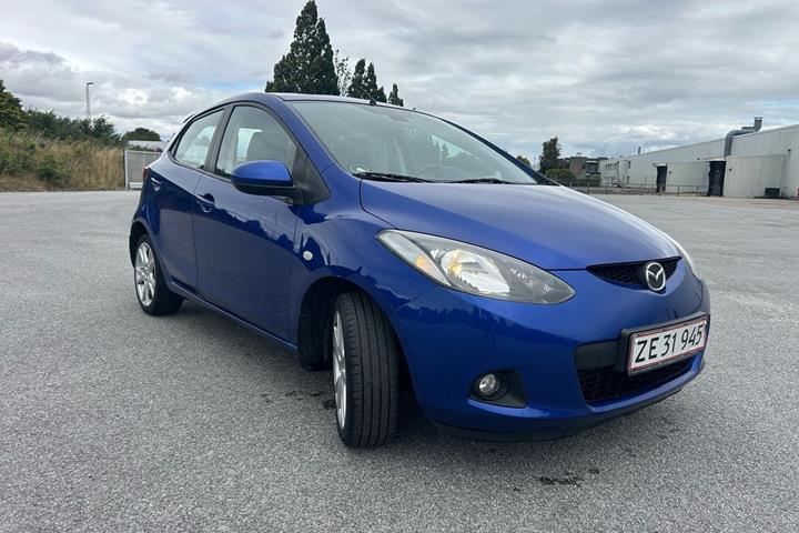 Blå Mazda 2 fra 2008