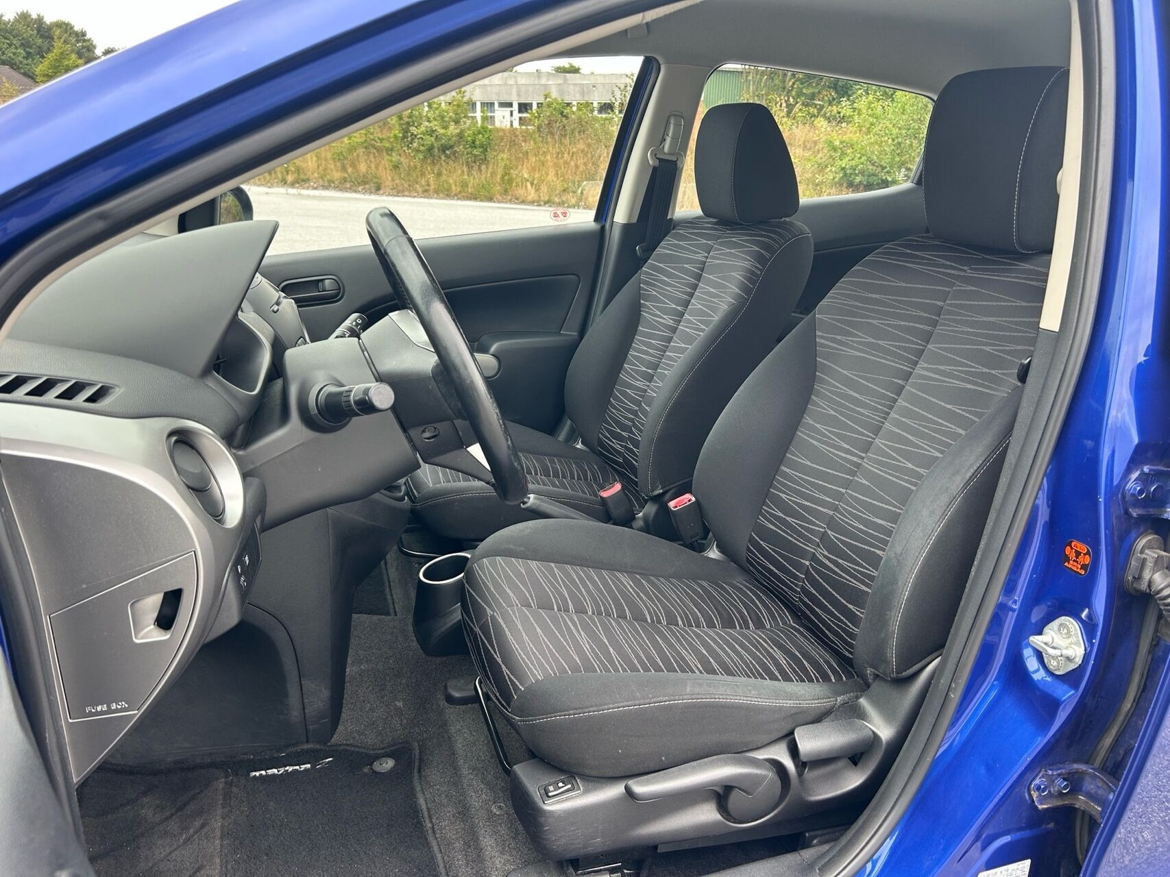 Blå Mazda 2 fra 2008