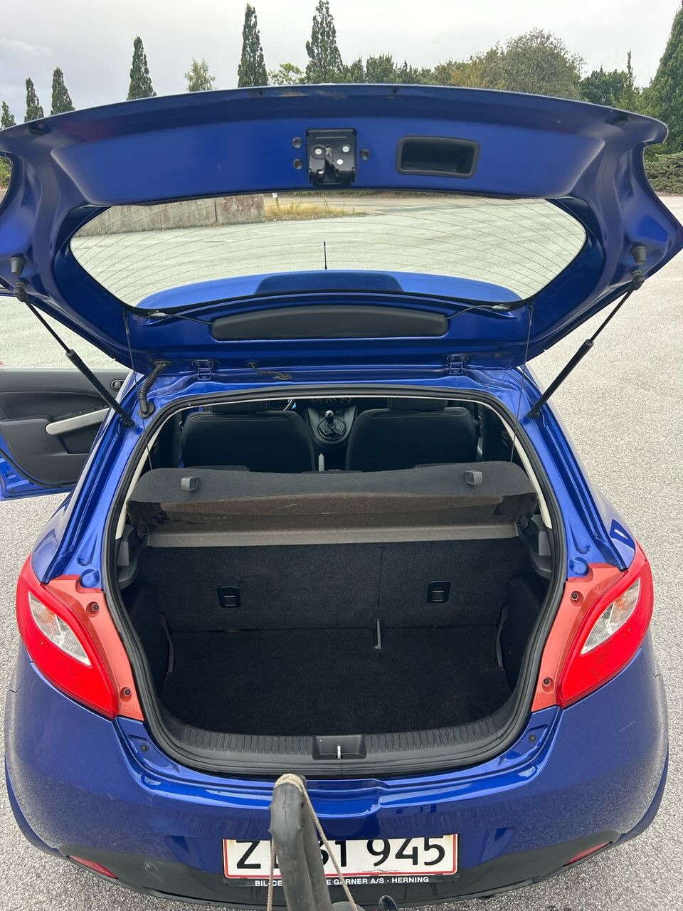 Blå Mazda 2 fra 2008
