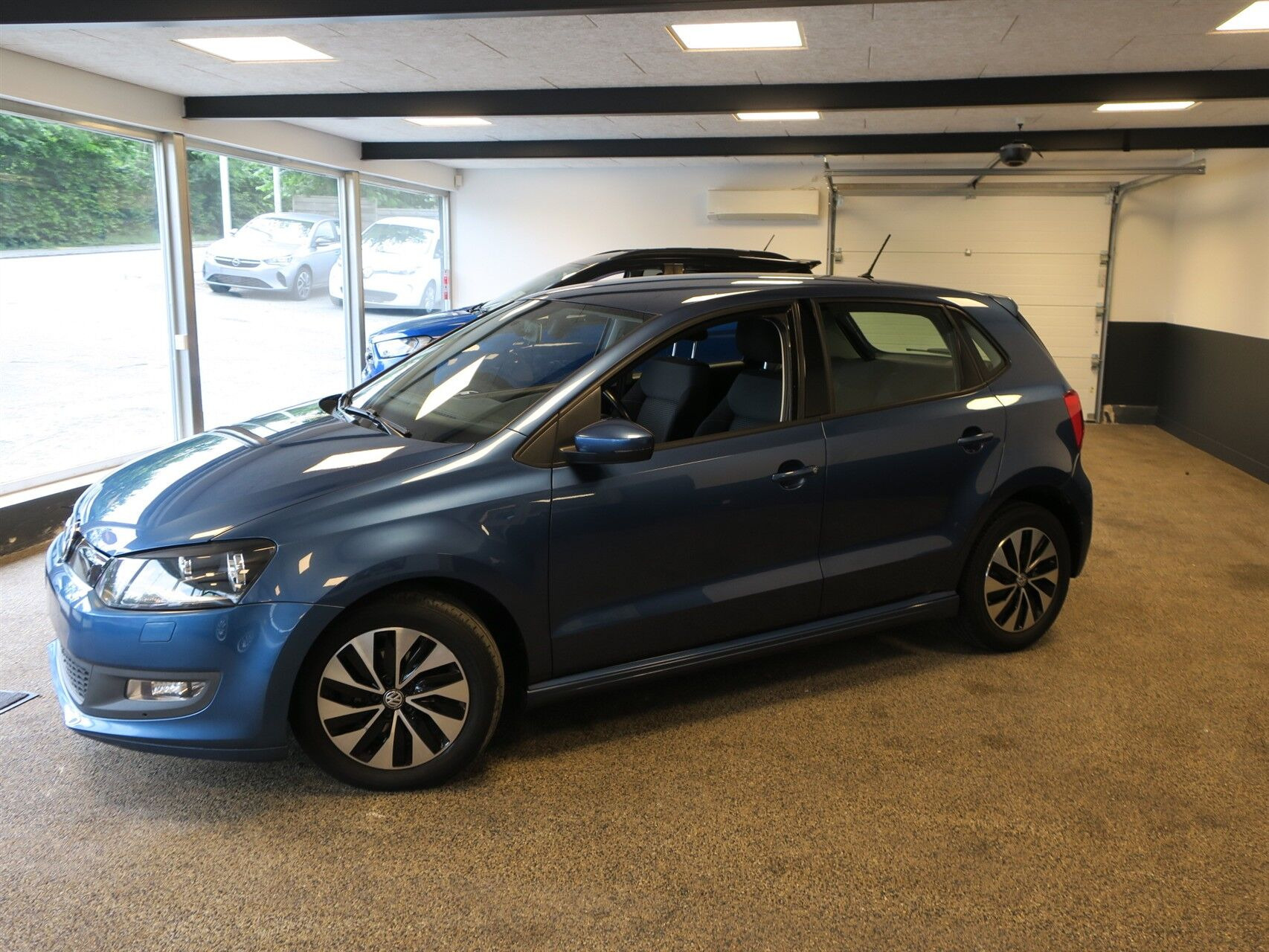 Blå VW Polo fra 2016