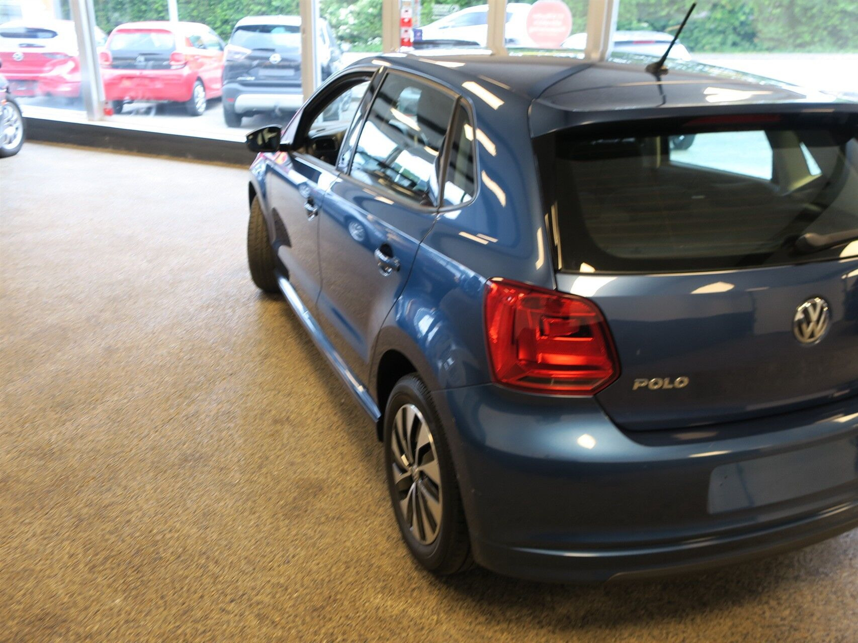 Blå VW Polo fra 2016