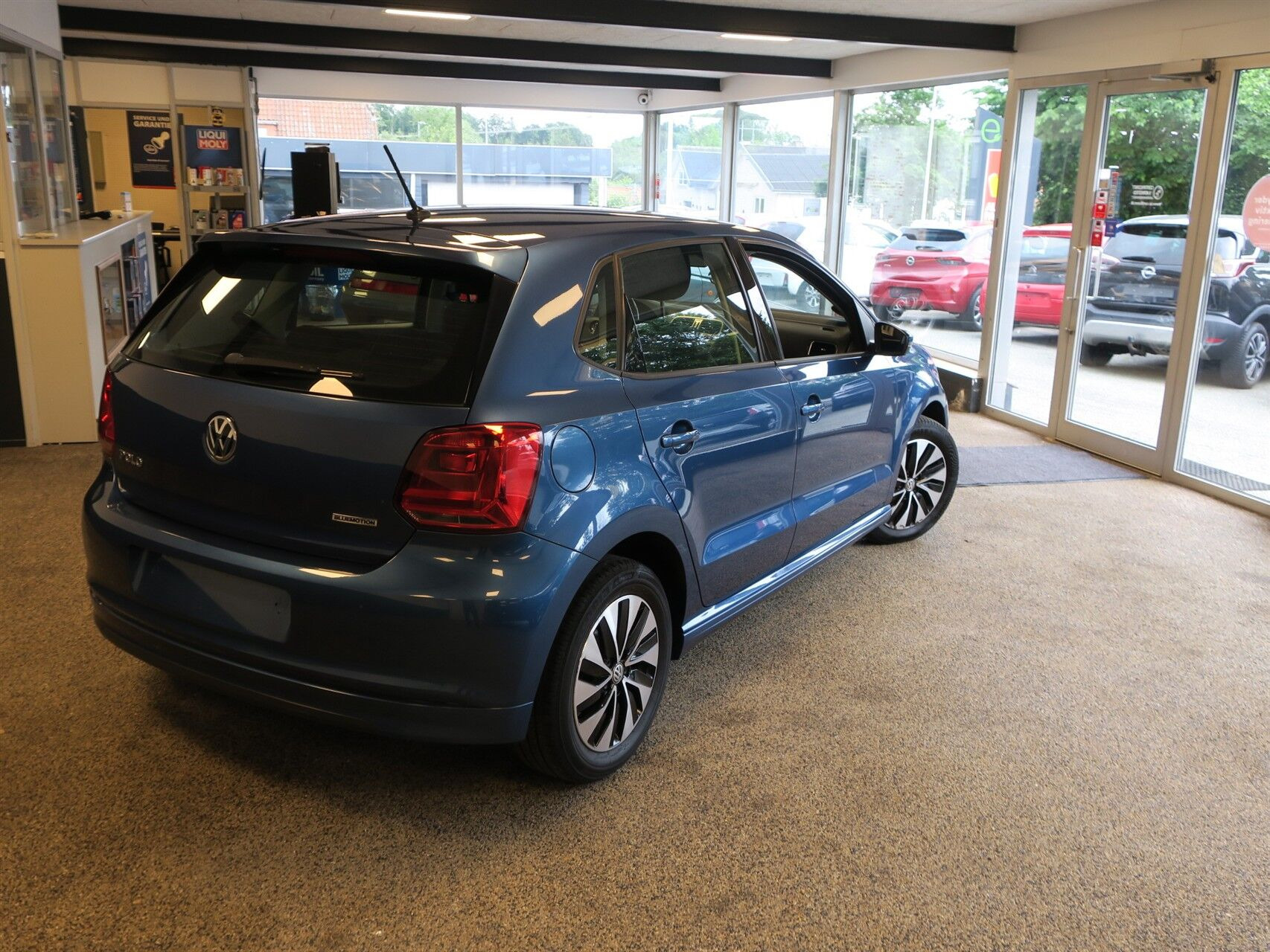 Blå VW Polo fra 2016