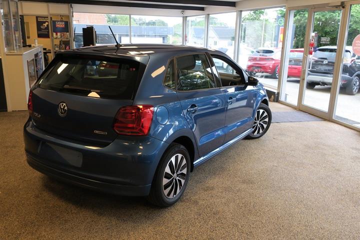 Blå VW Polo fra 2016