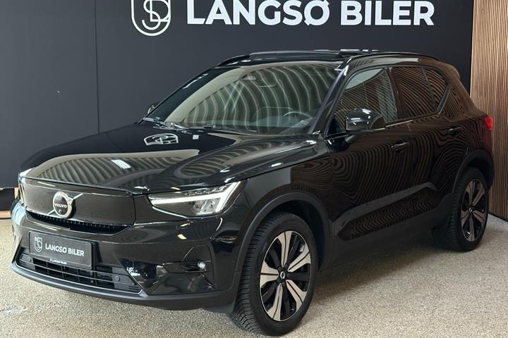 Sort Volvo XC40 fra 2023 set udefra
