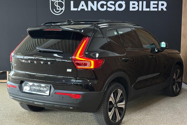 Sort Volvo XC40 fra 2023
