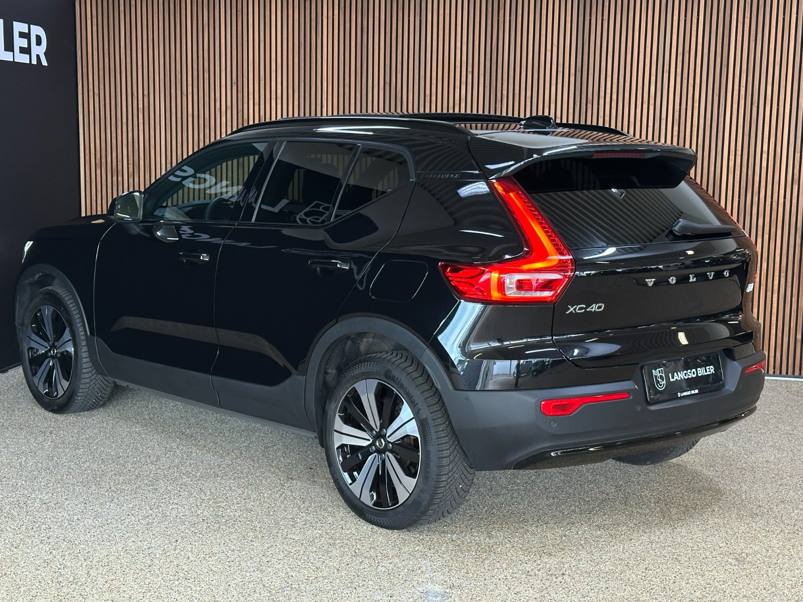Sort Volvo XC40 fra 2023