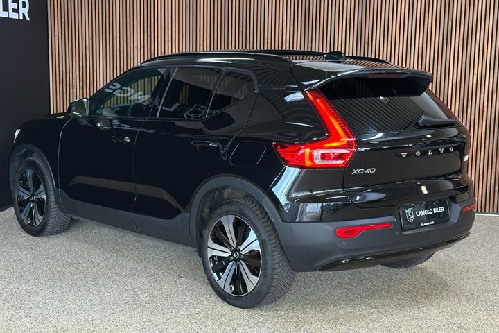 Sort Volvo XC40 fra 2023