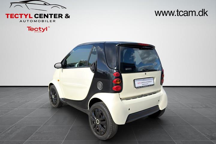 Hvid Smart ForTwo Coupé fra 2010