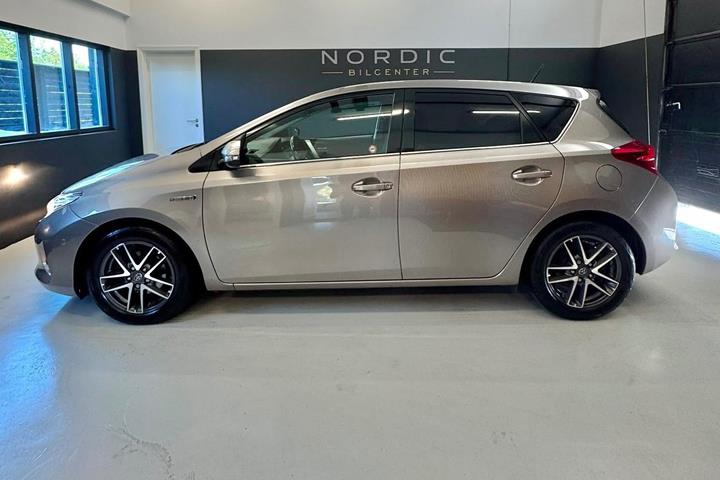 undefined Toyota Auris fra 2015