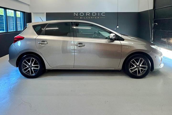 undefined Toyota Auris fra 2015