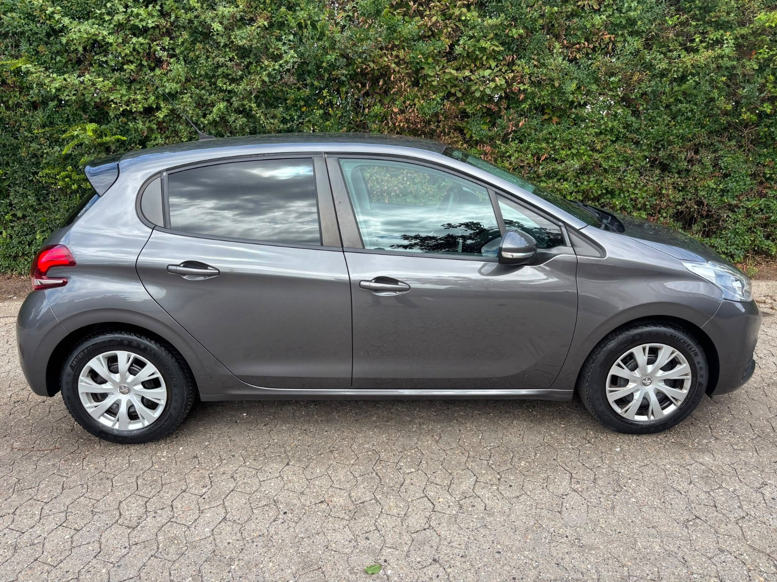 undefined Peugeot 208 fra 2018