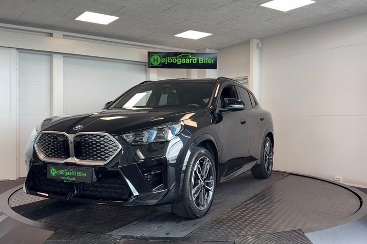 Sort BMW iX2 fra 2026 set udefra